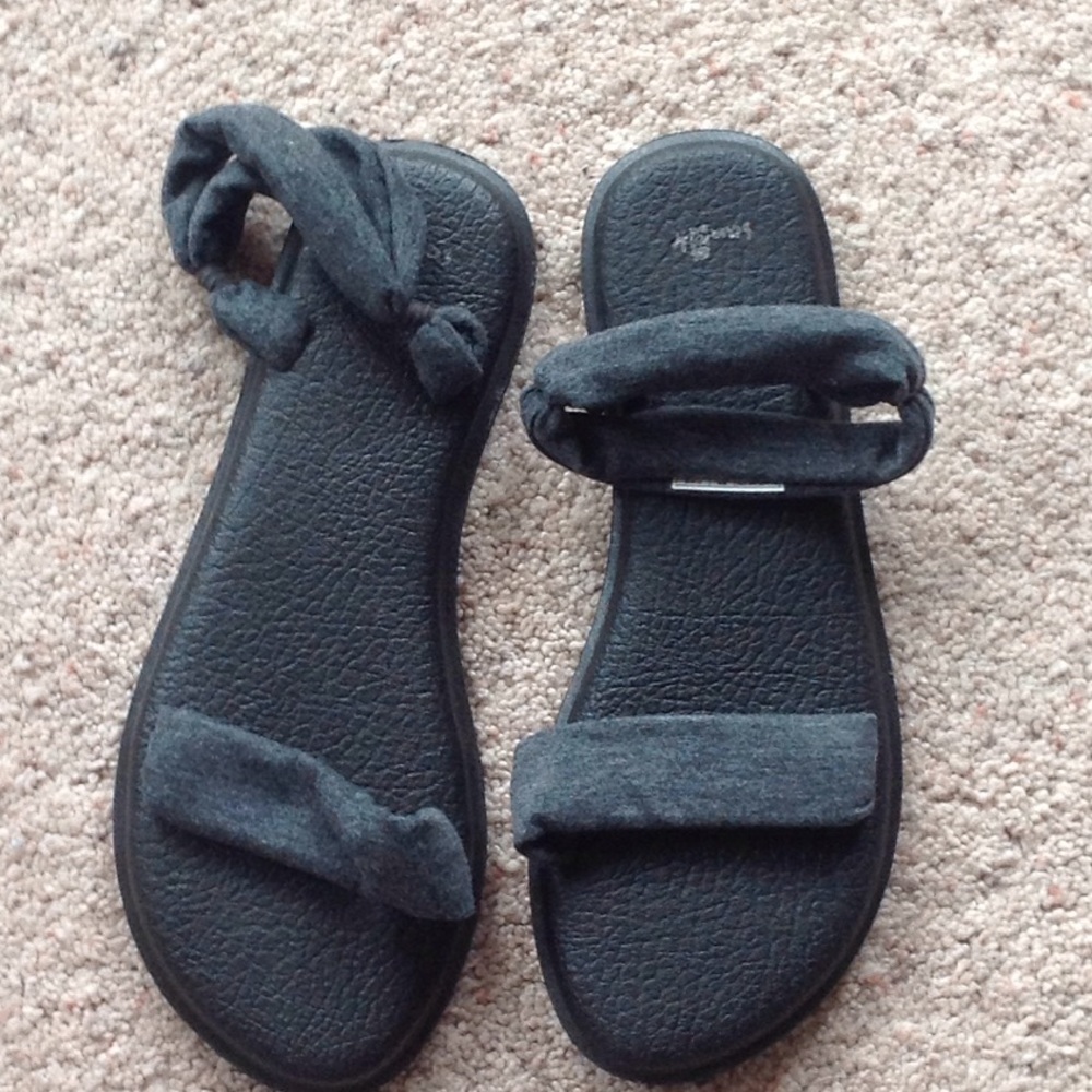 Sanuk Womens sandals size 10